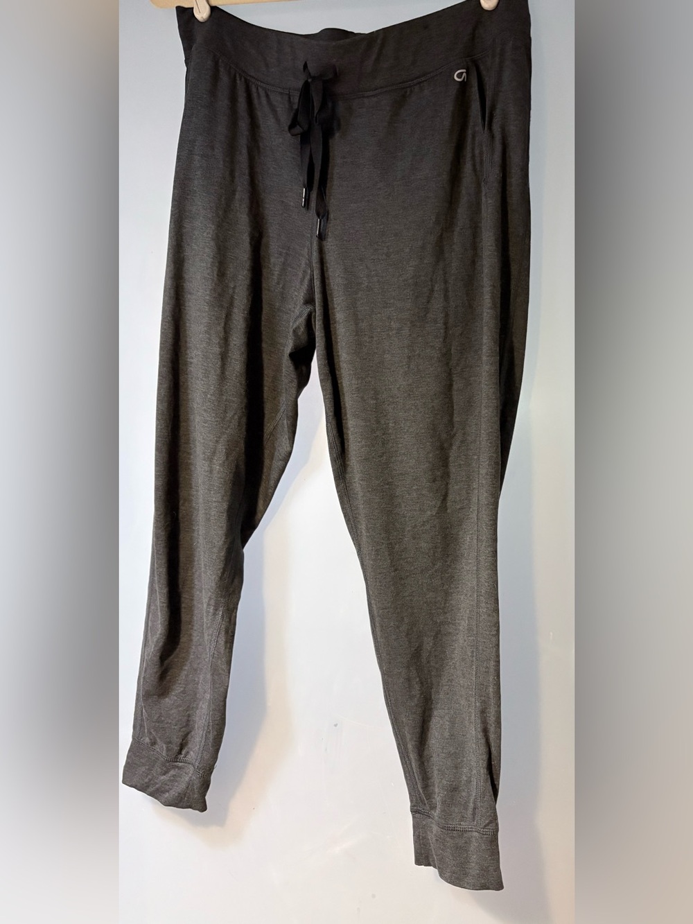 Gap Fit  Women's Brushed Tech Jersey Charcoal Gray Knit Jogger Pants